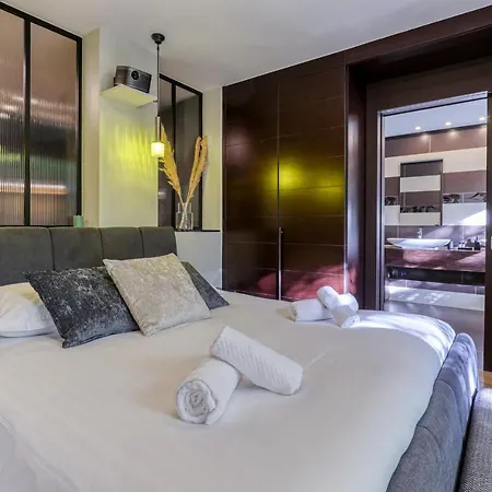 Montaigne Executive Appartamento *