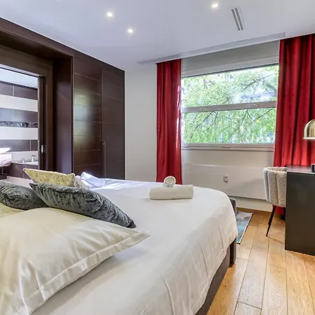 Montaigne Executive Appartamento Parigi