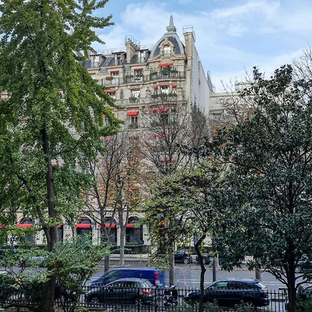 Montaigne Executive Parigi